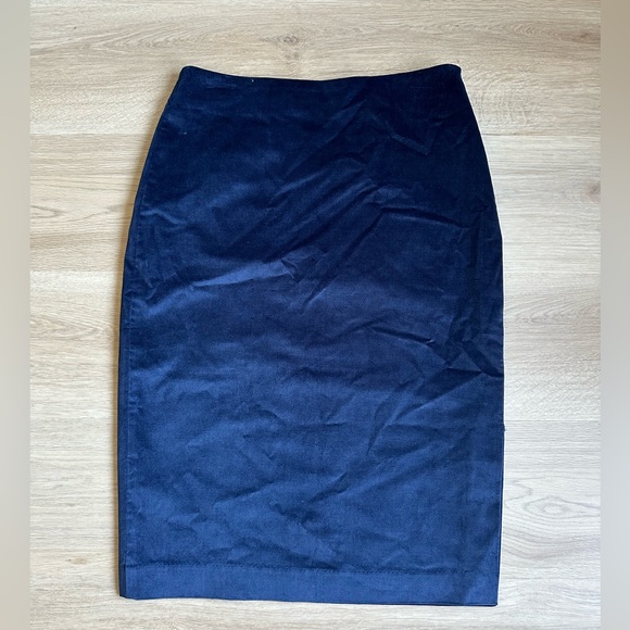 Banana Republic Dresses & Skirts - 🍌 BANANA REPUBLIC Velvety pencil skirt